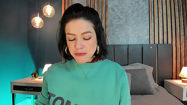 Hannah Borbon online show from March 10, 2025, 4:17 am