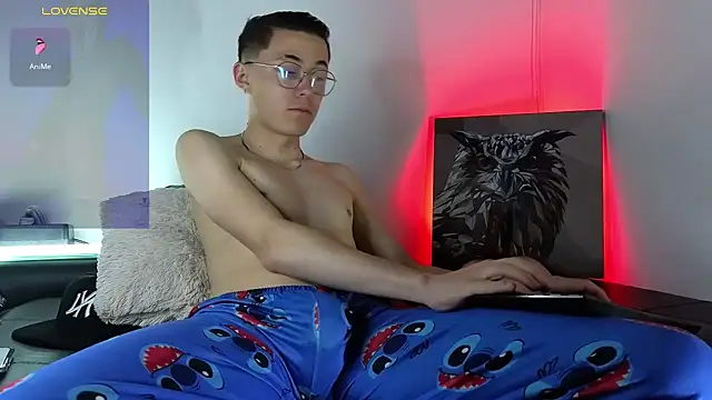 Snapshot of Elian_Cooper chatting on January 13, 2025, 1:06 pm Elian Cooper online show from January 13, 2025, 1:06 pm