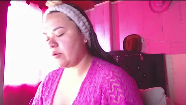 NikkiRous  online show from April 9, 2026, 1:50 pm