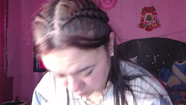 Snapshot of NikkiRous_ chatting on December 4, 2025, 1:32 pm NikkiRous online show from December 4, 2025, 1:32 pm