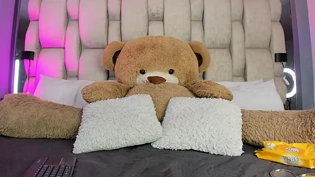  LauraTaylor  online show from October 3, 2025, 7:59 pm