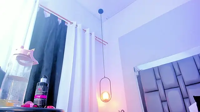 Emily Gil1 online show from March 5, 2025, 4:24 pm