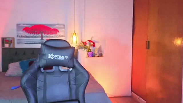 Dulce charlottee online show from April 15, 2026, 1:48 pm