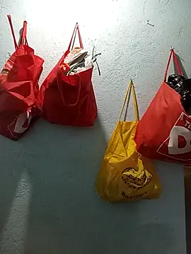 Lara Asher online show from September 19, 2025, 9:52 pm