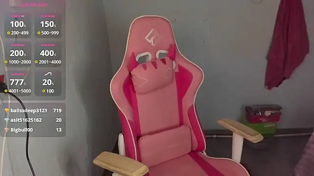 Lara Asher online show from March 5, 2025, 6:12 pm