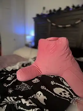 BrattyBae xo online show from October 31, 2025, 7:43 pm