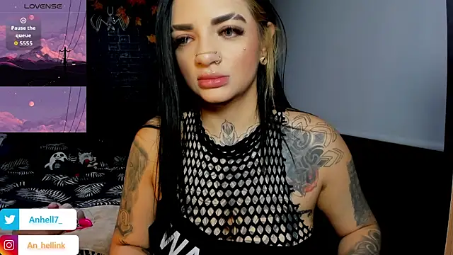 Snapshot of Anhell7_x chatting on December 19, 2025, 7:49 pm Anhell7 x online show from December 19, 2025, 7:49 pm