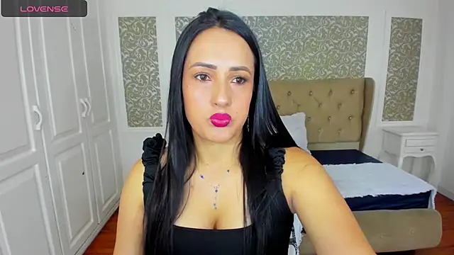 KimWessel  online show from April 11, 2026, 7:50 pm