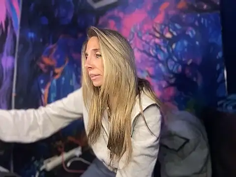 SarahStarr2020 online show from December 23, 2024, 3:22 pm