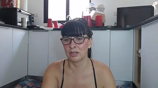 HellenLatin online show from April 3, 2026, 5:52 pm