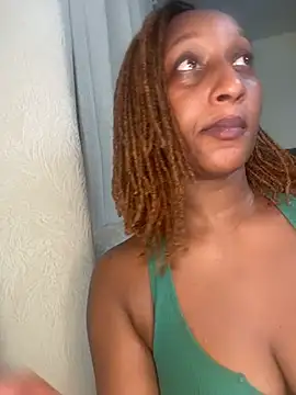 Snapshot of CarlaBeckky chatting on December 21, 2025, 12:35 am CarlaBeckky online show from December 21, 2025, 12:35 am