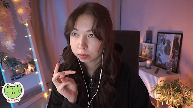 Snapshot of Sarah_Son chatting on March 17, 2025, 11:53 am Sarah Son online show from March 17, 2025, 11:53 am