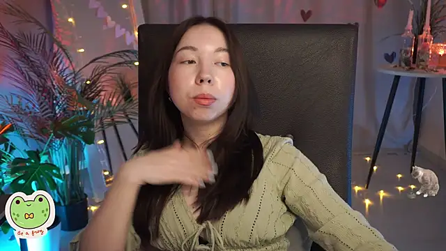 Snapshot of Sarah_Son chatting on February 18, 2025, 8:38 am Sarah Son online show from February 18, 2025, 8:38 am