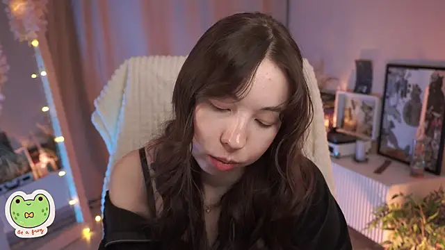 Snapshot of Sarah_Son chatting on March 17, 2025, 8:51 am Sarah Son online show from March 17, 2025, 8:51 am