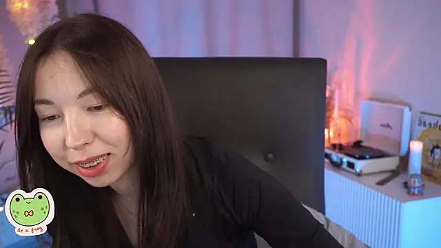 Snapshot of Sarah_Son chatting on February 27, 2025, 8:56 am Sarah Son online show from February 27, 2025, 8:56 am