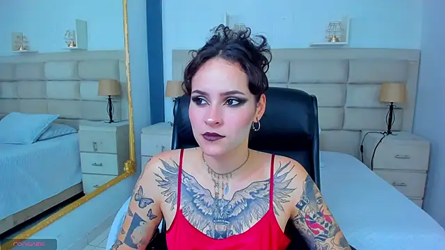 AnnyThompson  online show from October 21, 2025, 9:36 pm