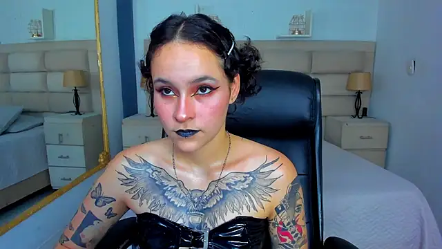 AnnyThompson  online show from September 24, 2025, 8:48 pm