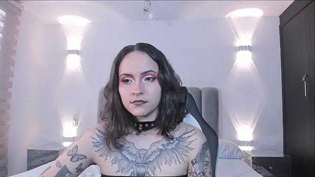 AnnyThompson  online show from January 14, 2026, 10:13 pm