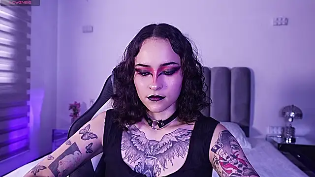 AnnyThompson  online show from February 6, 2026, 9:44 pm