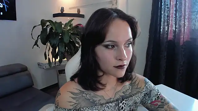 AnnyThompson  online show from September 28, 2025, 9:22 pm