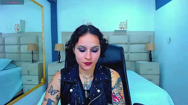 AnnyThompson  online show from September 19, 2025, 8:57 pm