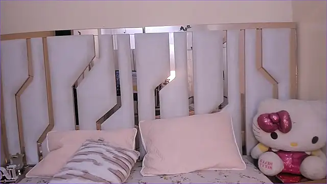 TifanyChill online show from November 28, 2025, 5:24 pm