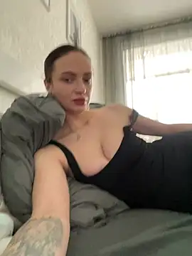 Snapshot of Kristis43 chatting on February 21, 2026, 7:43 am Kristis43 online show from February 21, 2026, 7:43 am