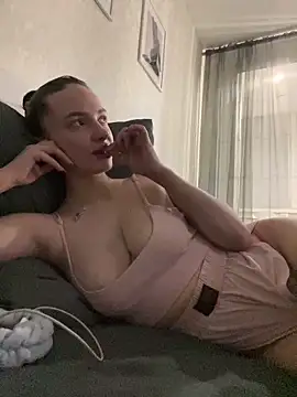 Snapshot of Kristis43 chatting on February 21, 2026, 8:22 pm Kristis43 online show from February 21, 2026, 8:22 pm