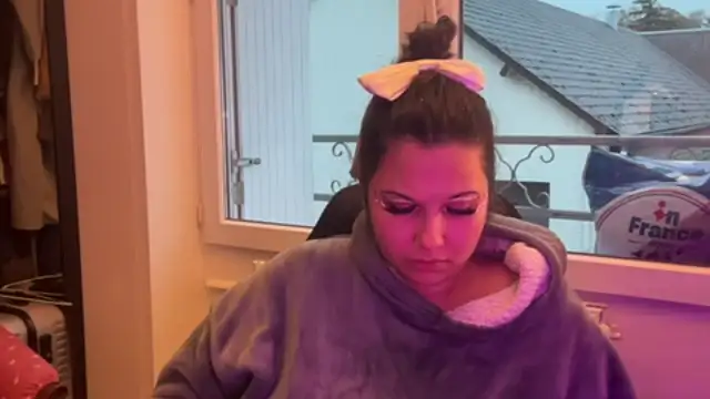 minette-sexy online show from November 22, 2025, 4:17 pm