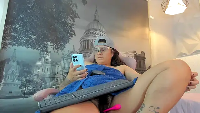 snowflake xxx online show from October 8, 2025, 2:29 pm