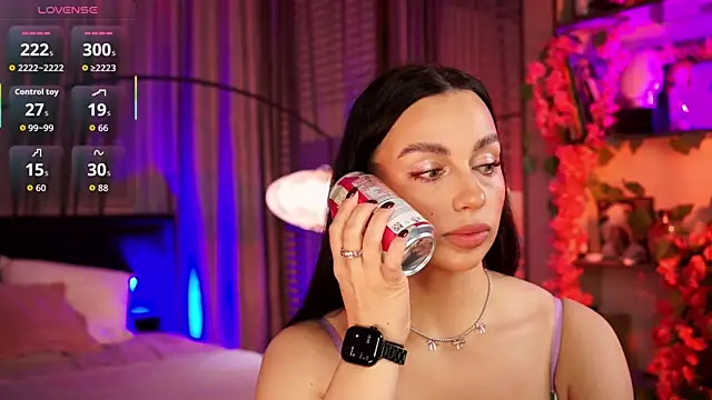 LunaNight online show from October 4, 2025, 8:21 pm