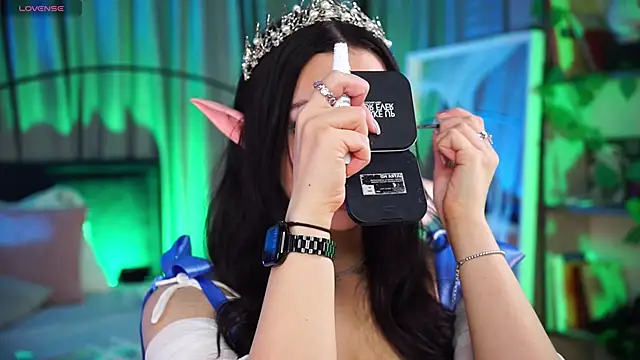 LunaNight online show from November 2, 2025, 8:47 pm