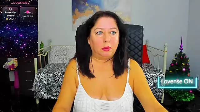 Julia Dean online show from December 15, 2025, 1:06 pm