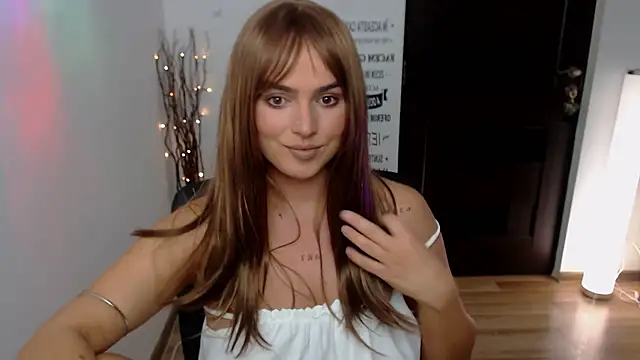 ChloeJewel1 online show from November 6, 2025, 12:53 pm