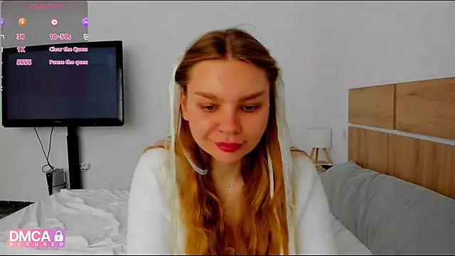 Molly sweetie online show from April 12, 2026, 6:27 am