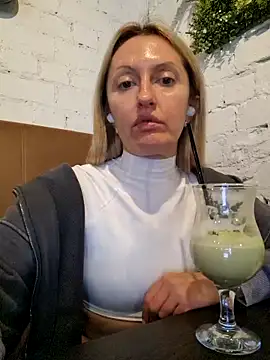Snapshot of Miss____Mia_ chatting on October 2, 2025, 9:34 am Miss Mia online show from October 2, 2025, 9:34 am