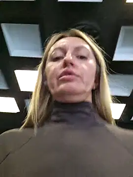 Miss    Mia  online show from December 5, 2025, 10:14 am