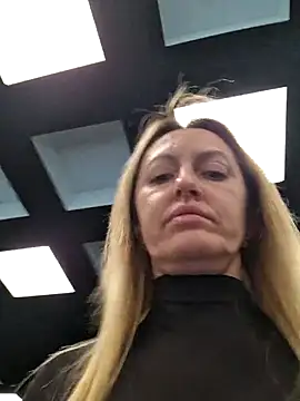 Miss    Mia  online show from December 15, 2025, 10:32 am