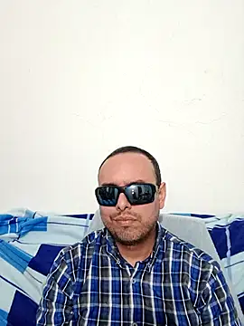 ElSunEagle online show from June 17, 2026, 2:33 am