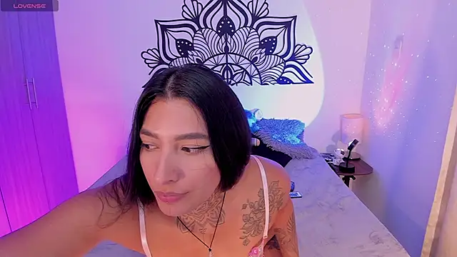 LouaneBourVip online show from May 22, 2026, 9:46 pm