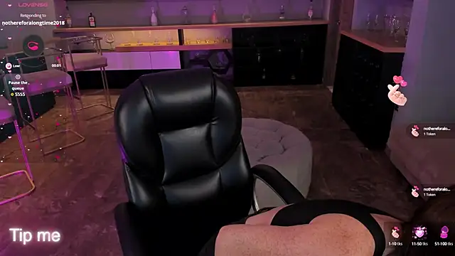 CorinneRusso online show from October 15, 2025, 5:39 am