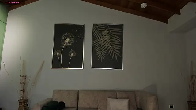 CorinneRusso online show from November 24, 2025, 5:40 am