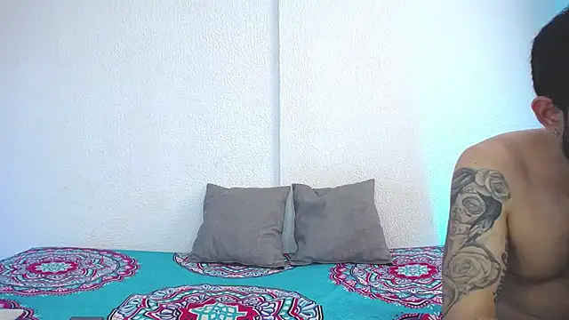 Snapshot of _joanne_and_oliver_ chatting on December 12, 2024, 8:32 pm joanne and oliver online show from December 12, 2024, 8:32 pm