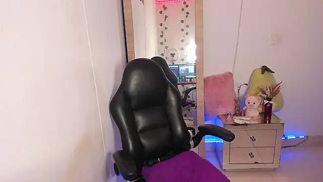 hellensexy online show from March 8, 2025, 12:00 am