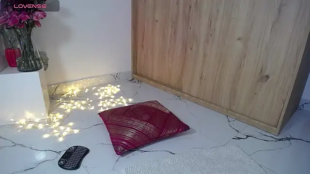  Lalaa online show from January 28, 2025, 10:34 pm