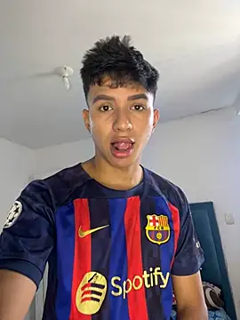 Leonarrrd 01 online show from February 6, 2025, 6:46 pm