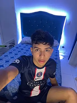 Leonarrrd 01 online show from February 18, 2025, 2:59 am