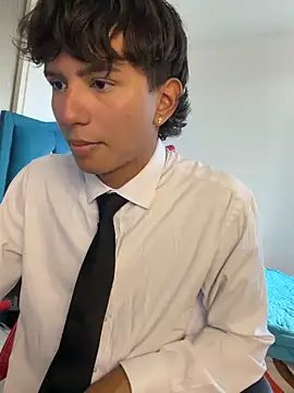 Leonarrrd 01 online show from December 1, 2025, 9:48 pm