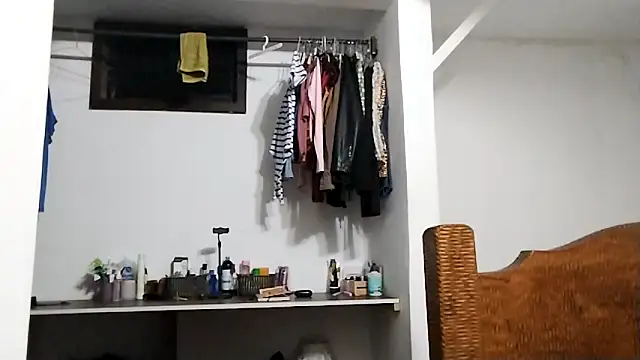 Luna-e-Franco1 online show from November 10, 2025, 2:27 am