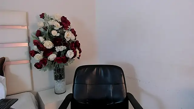 Snapshot of CamilaSofiia chatting on March 12, 2025, 10:39 pm CamilaSofiia online show from March 12, 2025, 10:39 pm